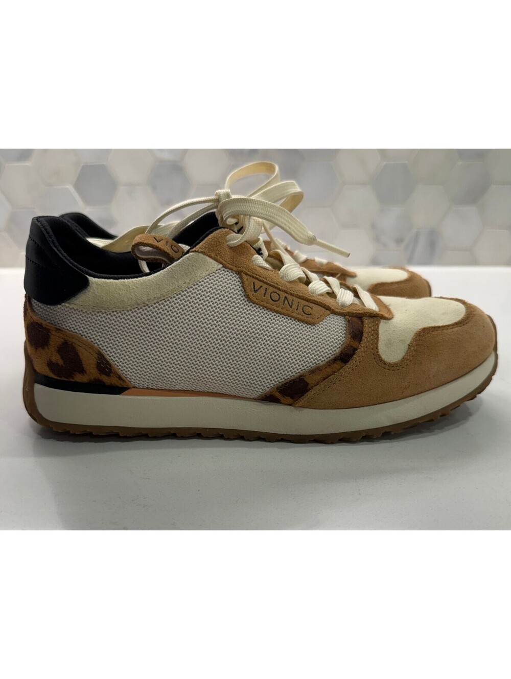 Vionic Monarch Leather Trim Sneakers Size 6 - Picture 2 of 8
